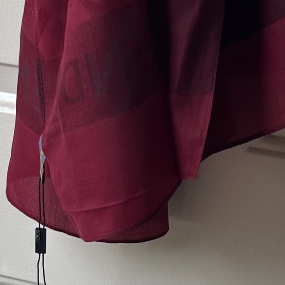 New with tag designer women's Scarf. - Picture 10 of 14